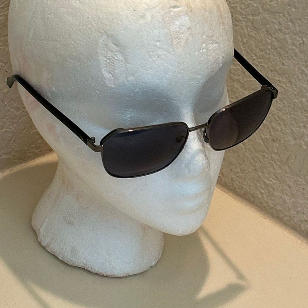 Guess GU00117 Thin Gunmetal Frame Rectangle Sunglasses Smoke Lens NEW - Picture 10 of 12